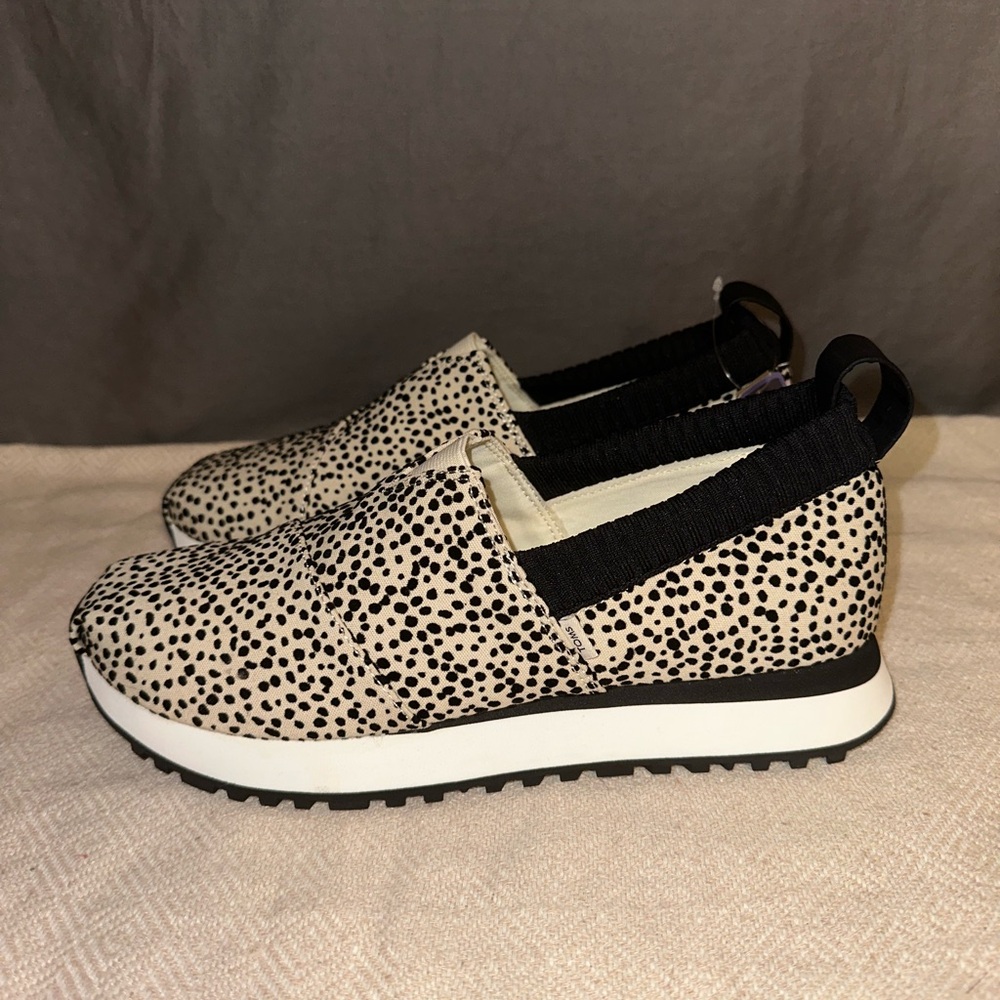 TOMS Women's Black and Cream Dotted Slip Ons
